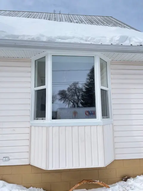 bay windows, bow windows, custom bay windows, energy-efficient bow windows, Thunder Bay window installation, window replacement Ontario, panoramic view windows, home window upgrades, energy-saving bay windows, Northwestern Ontario windows