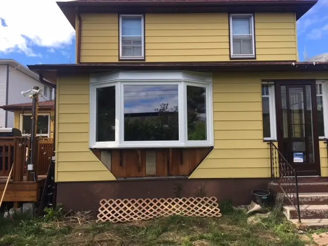 bay windows, bow windows, custom bay windows, energy-efficient bow windows, Thunder Bay window installation, window replacement Ontario, panoramic view windows, home window upgrades, energy-saving bay windows, Northwestern Ontario windows