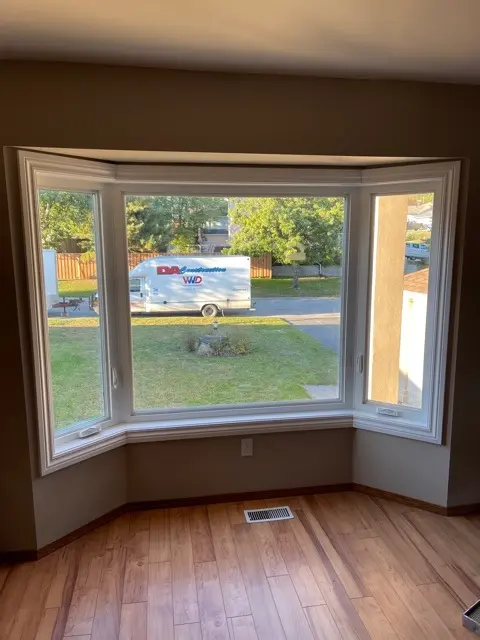 bay windows, bow windows, custom bay windows, energy-efficient bow windows, Thunder Bay window installation, window replacement Ontario, panoramic view windows, home window upgrades, energy-saving bay windows, Northwestern Ontario windows