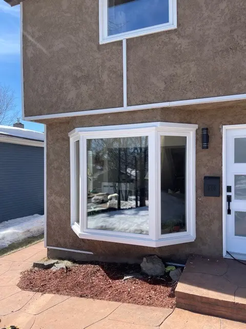 bay windows, bow windows, custom bay windows, energy-efficient bow windows, Thunder Bay window installation, window replacement Ontario, panoramic view windows, home window upgrades, energy-saving bay windows, Northwestern Ontario windows