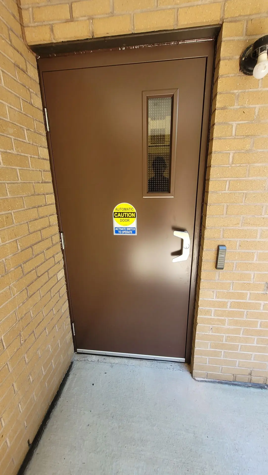 Commercial Doors, Commercial Services, Supply and Install, Fort Frances, Kenora, Sioux Lookout, Dryden