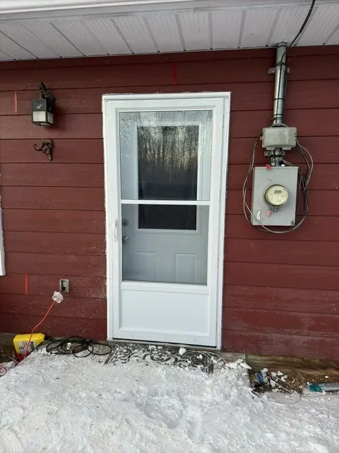 storm door, install and supply, Northwestern Ontario, Fort Frances, Kenora, Dryden, Sioux Lookout