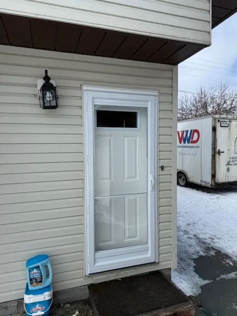 storm door, install and supply, Northwestern Ontario, Fort Frances, Kenora, Dryden, Sioux Lookout