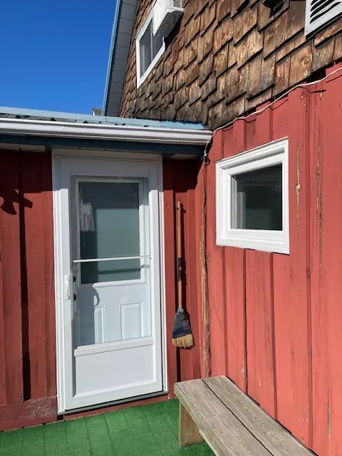 storm door, install and supply, Northwestern Ontario, Fort Frances, Kenora, Dryden, Sioux Lookout
