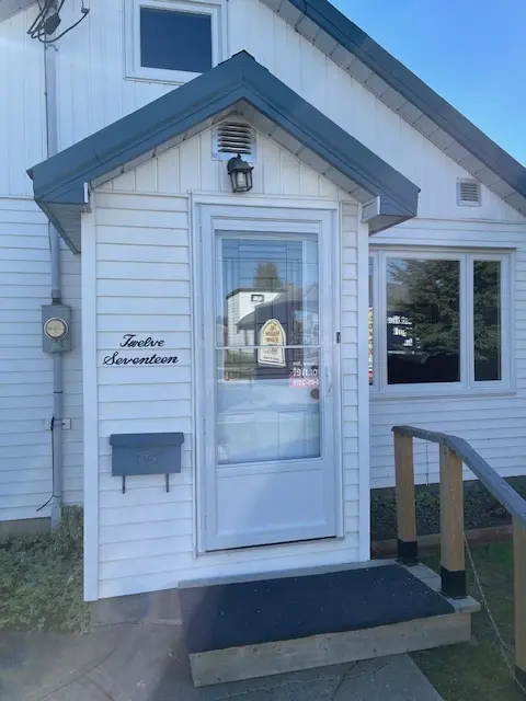 storm door, install and supply, Northwestern Ontario, Fort Frances, Kenora, Dryden, Sioux Lookout