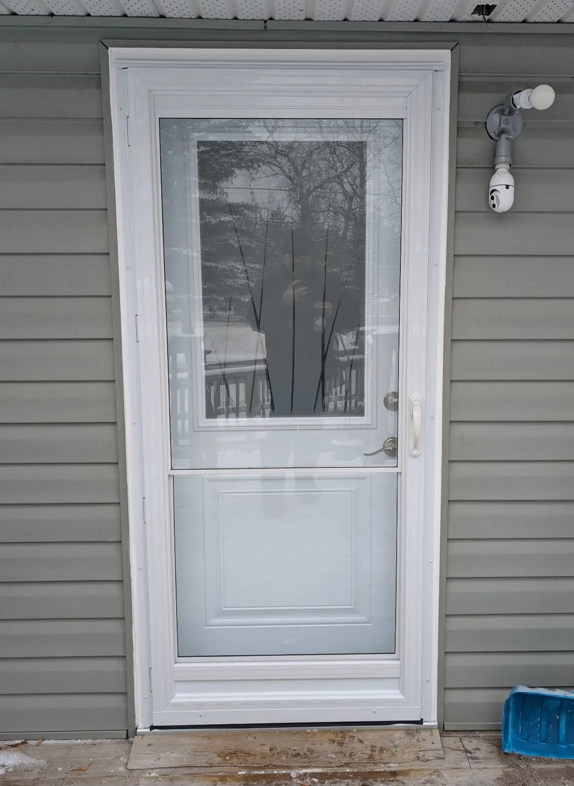 storm door, install and supply, Northwestern Ontario, Fort Frances, Kenora, Dryden, Sioux Lookout