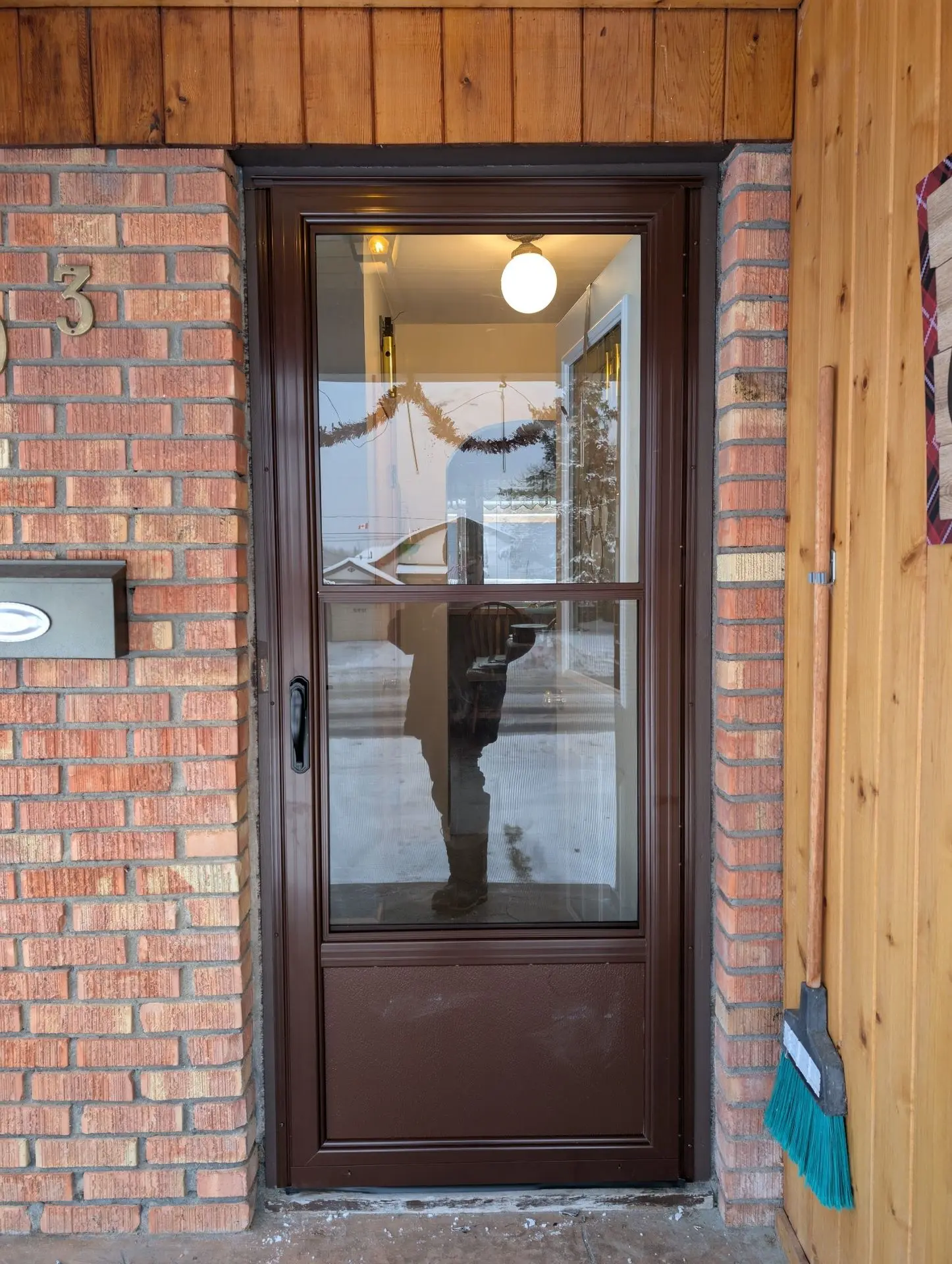 storm door, install and supply, Northwestern Ontario, Fort Frances, Kenora, Dryden, Sioux Lookout
