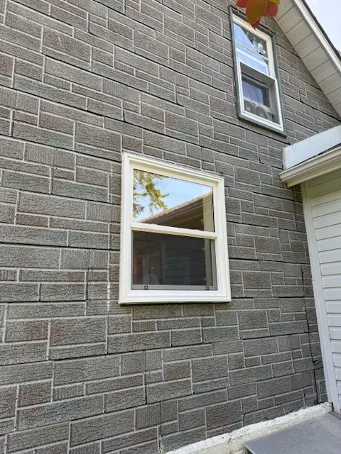 Windows installed, Fort Frances, Dryden, Kenora, Sioux Lookout,Double & Single Hung Windows