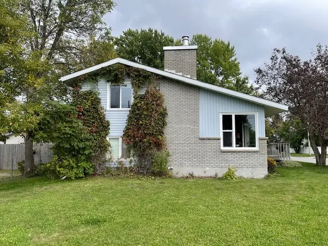 Windows, combination-shaped, energy efficient, install and supply, Northwestern Ontario, Fort Frances, Kenora, Dryden, Sioux Lookout